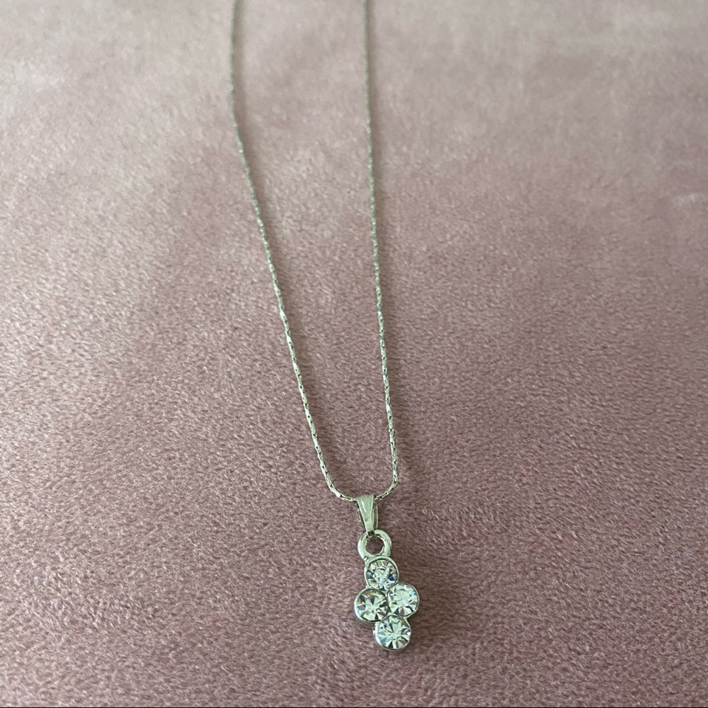 SILVER DIAMOND NECKLACE
